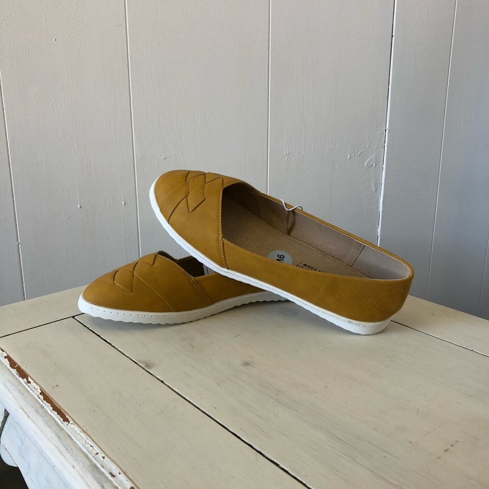 Women’s Mustard Flats